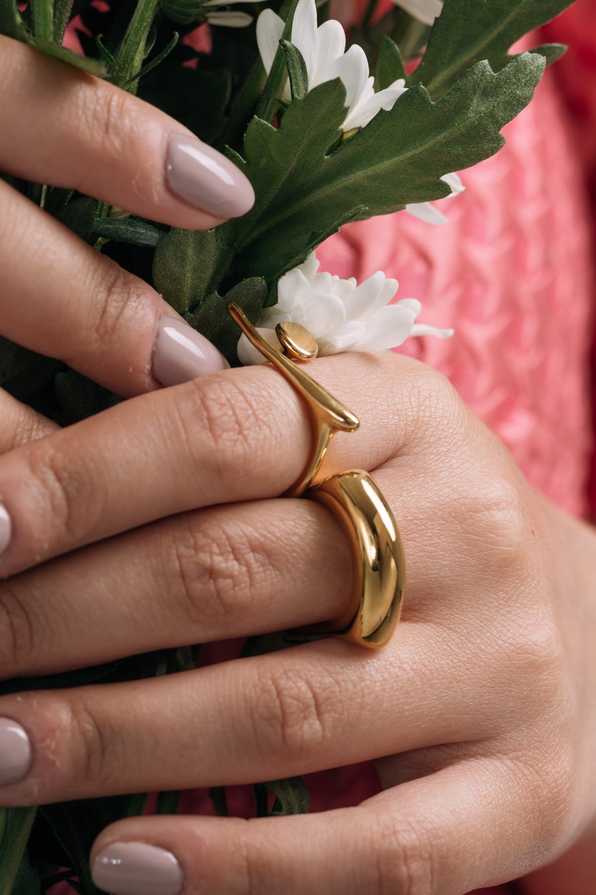 Anel Grit&Glam da Moges Jewellery em aço inoxidável 316L, fotografia de campanha