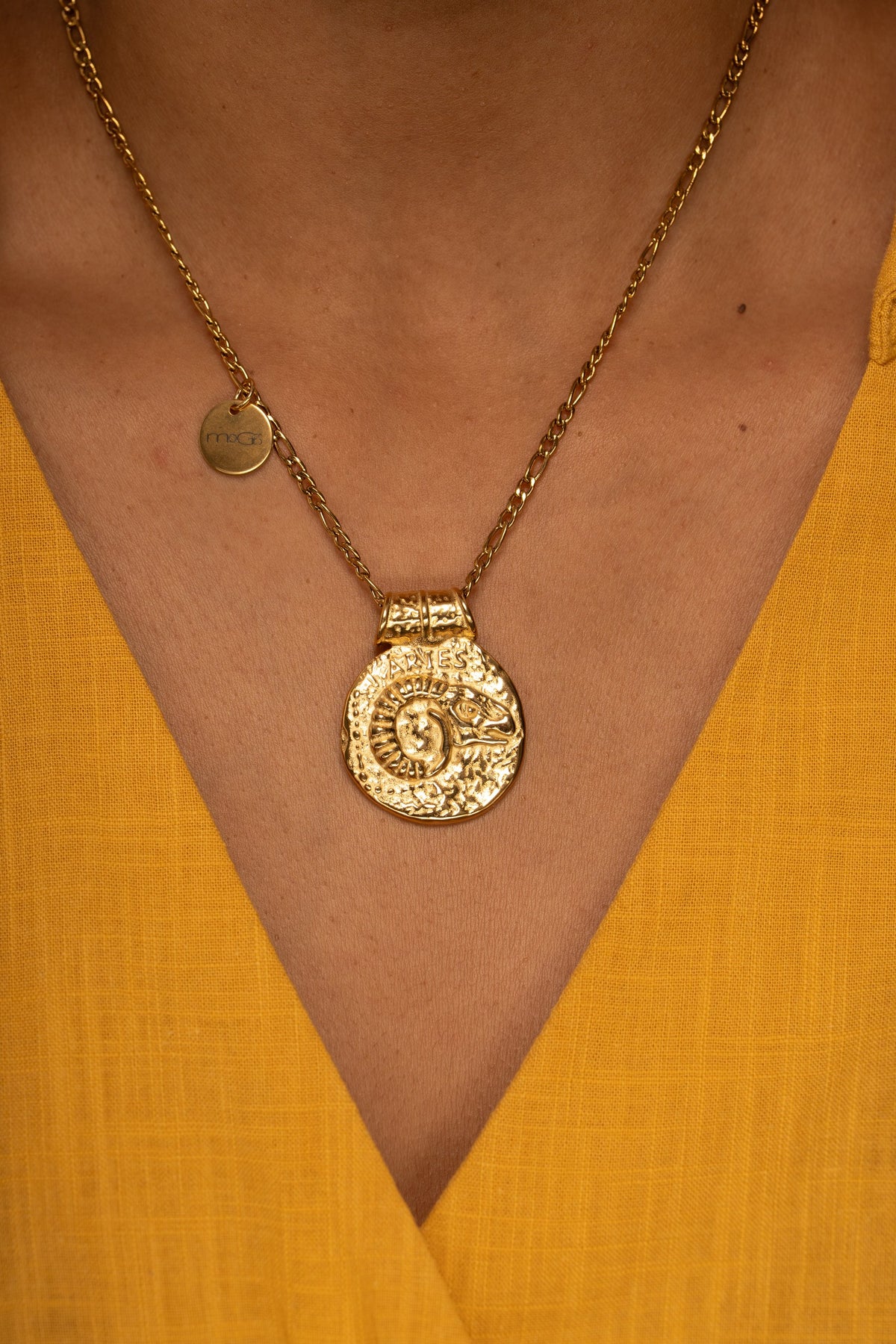 Colar Signo Carneiro by Lara Lopes da Moges Jewellery em aço inoxidável 316L, fotografia de campanha