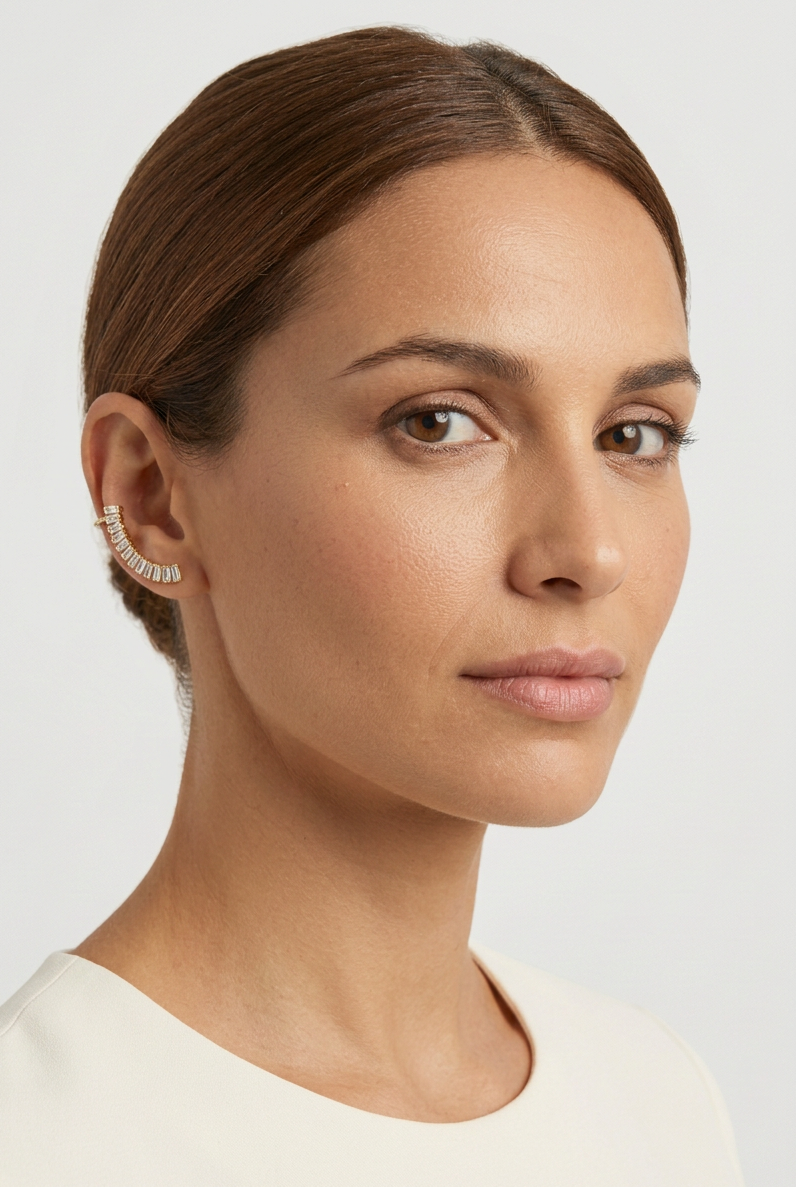 Ear Cuff Brisa Dourado da Moges Jewellery em aço inoxidável 316L com banho de ouro 18k, sem necessidade de furo – imagem 4