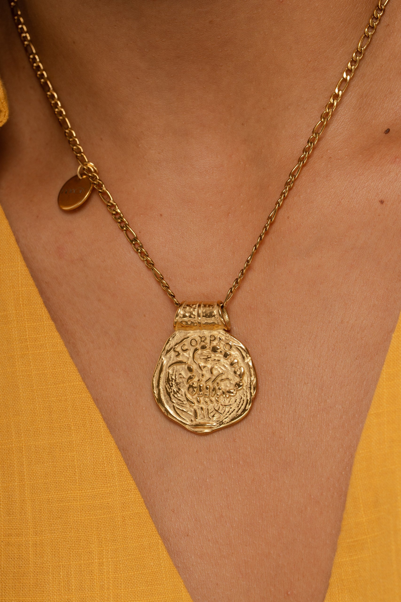 Colar Signo Escorpião by Lara Lopes