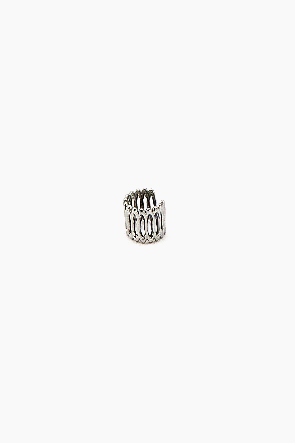Ear Cuff Eco Prateado moGes, vista lateral, sem necessidade de furo