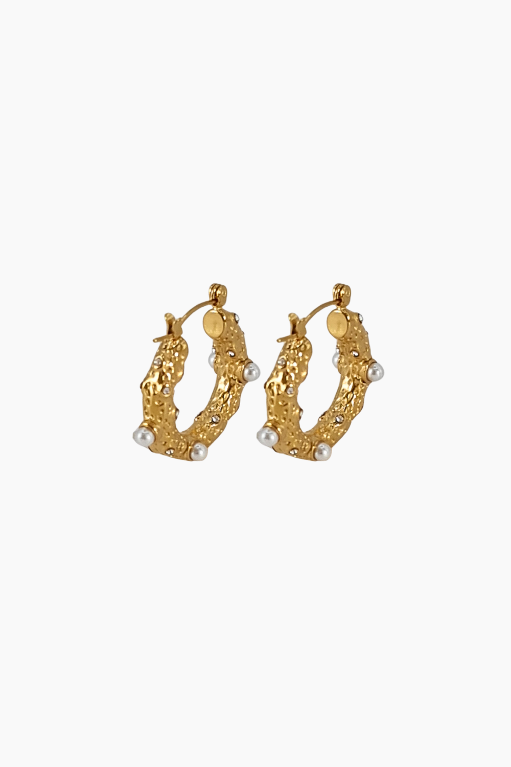 Argolas Pearl Dust by Joana Teles da Moges Jewellery em aço inoxidável 316L, na modelo