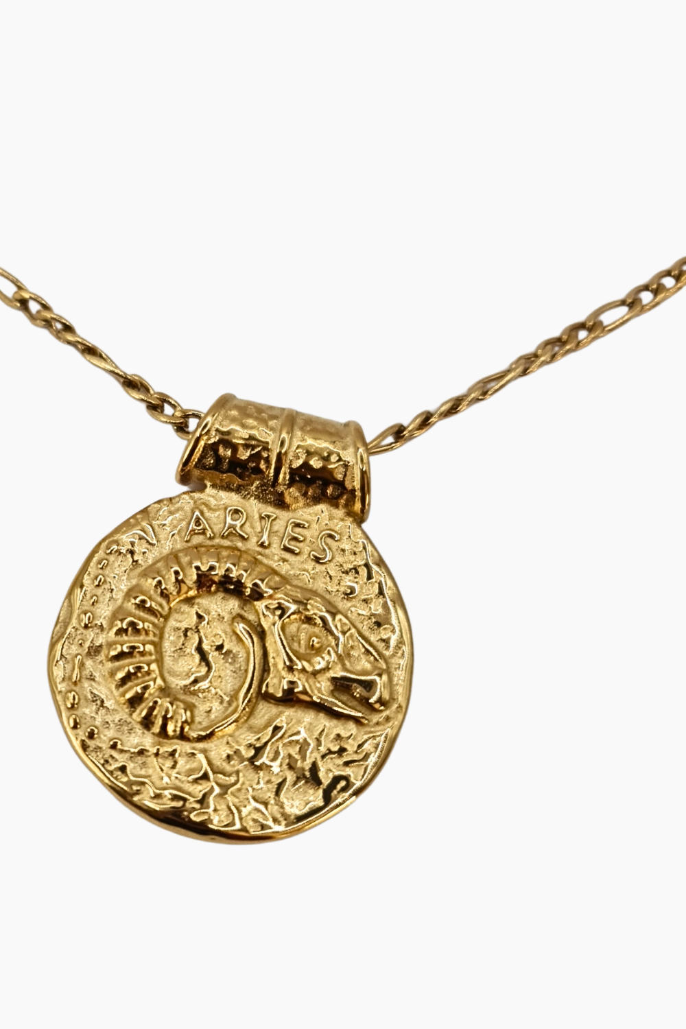 Colar Signo Carneiro by Lara Lopes da Moges Jewellery em aço inoxidável 316L, imagem promocional