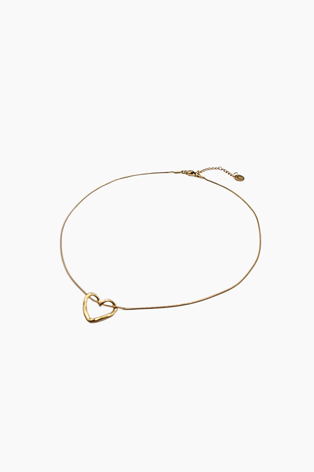 Colar Traços de Amor Dourado da Moges Jewellery em aço inoxidável 316L com banho de ouro 18k, fotografia de produto